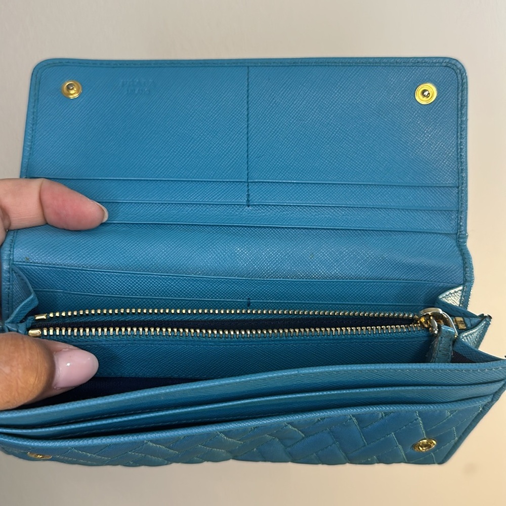 Prada Blue Wallet pre loved - Picture 4 of 10